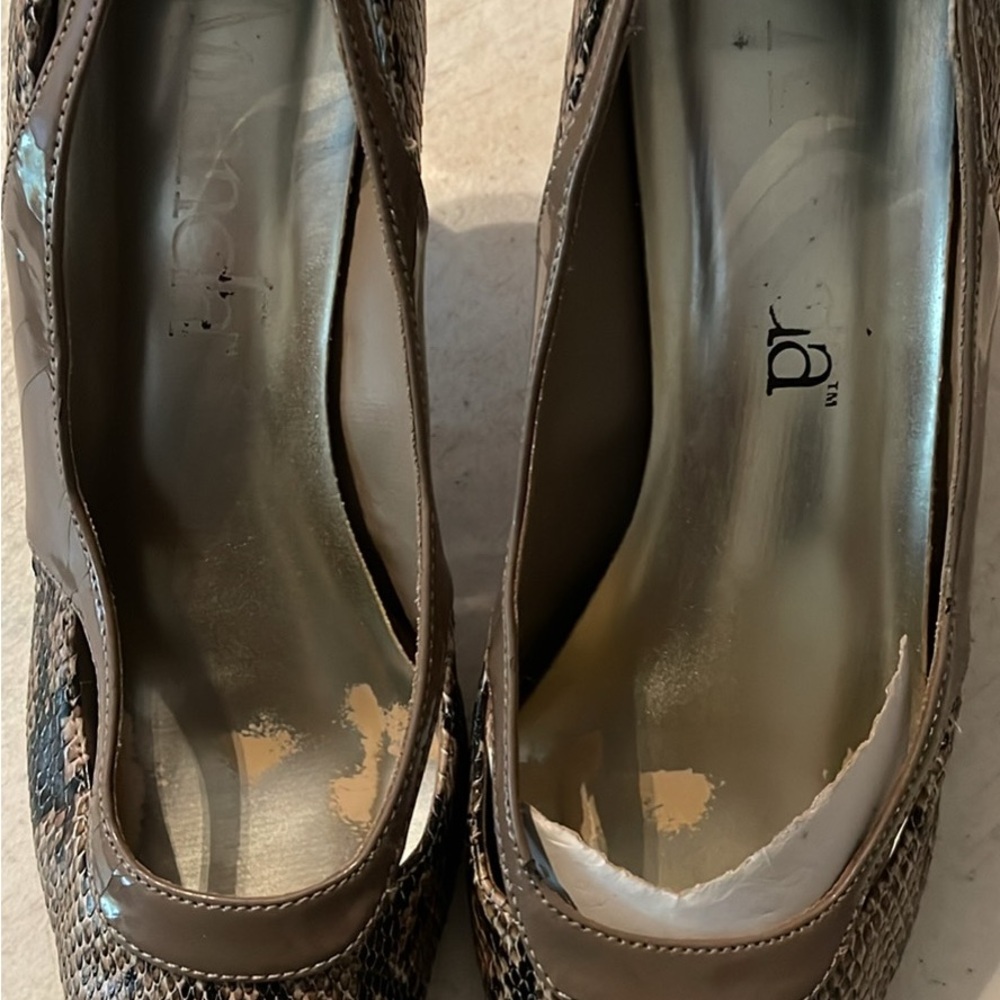 Snakeskin Pattern Heels With Gold Interior - image 5